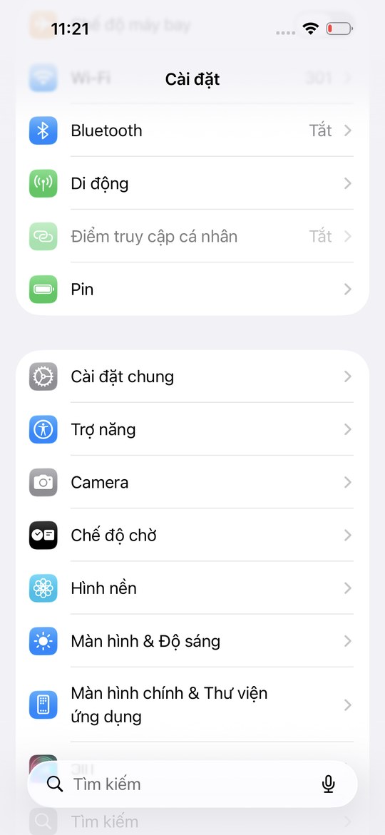 Màn hình Cài đặt iOS, mục Cài đặt chung được khoanh đỏ